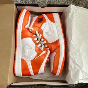 Air Jordan 1 MID SE